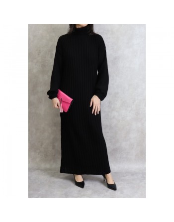 Robe longue à mailles et col roulé de couleur noire idéale pour saison automne-hiver 