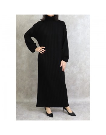 Robe longue à mailles et col roulé de couleur noire idéale pour saison automne-hiver 