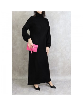 Robe longue à mailles et col roulé de couleur noire idéale pour saison automne-hiver 