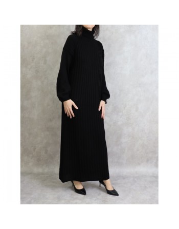 Robe longue à mailles et col roulé de couleur noire idéale pour saison automne-hiver 