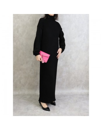 Robe longue à mailles et col roulé de couleur noire idéale pour saison automne-hiver 