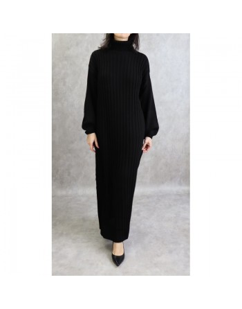 Robe longue à mailles et col roulé de couleur noire idéale pour saison automne-hiver 