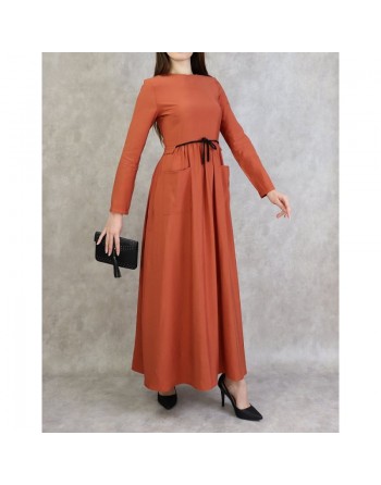 Robe élégante longue et évasée avec lien à nouer à la taille - Couleur Rouge-brique 