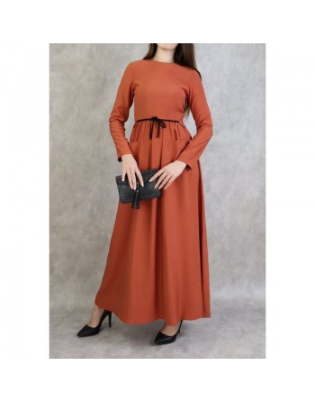 Robe élégante longue et évasée avec lien à nouer à la taille - Couleur Rouge-brique 