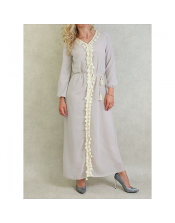 Robe longue avec doublure ornée de broderies à pompons avec ceinture - Couleur Gris clair 