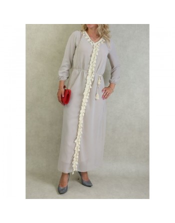 Robe longue avec doublure ornée de broderies à pompons avec ceinture - Couleur Gris clair 