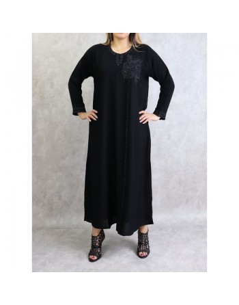 Abaya Dubai noire avec broderies fleurs et écharpe assortie fabriquée aux Emirats 