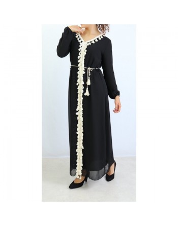 Robe longue fluide ornée de broderies avec ceinture pour femme - Couleur Noir 