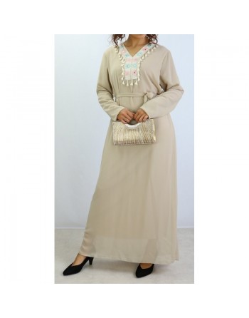 Robe longue avec broderies et pompons - Couleur Beige 