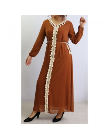 Robe longue ornée de broderies à pompons avec ceinture - Taille Unique - Couleur Marron 
