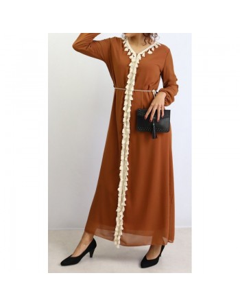 Robe longue ornée de broderies à pompons avec ceinture - Taille Unique - Couleur Marron 