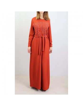 Robe avec broderie en dentelle, ceinture et poches - Couleur Rouille 