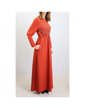 Robe avec broderie en dentelle, ceinture et poches - Couleur Rouille 