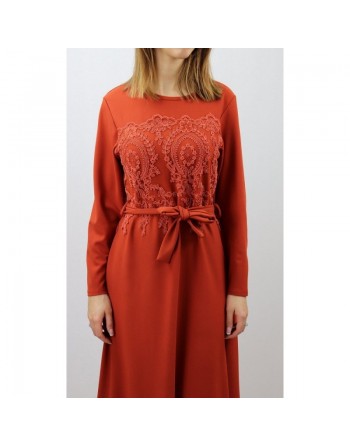 Robe avec broderie en dentelle, ceinture et poches - Couleur Rouille 