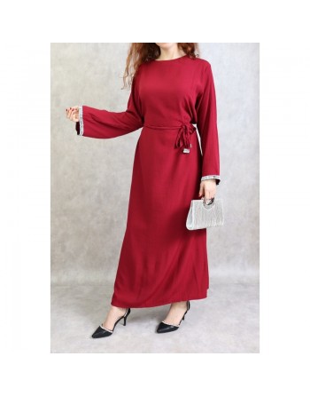 Robe longue avec strass de couleur bordeaux 