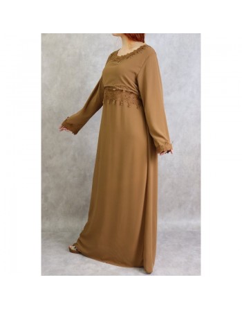 Robe maxi-longue avec broderies et strass - Couleur Camel 