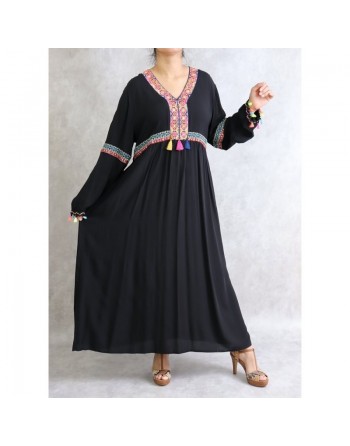 Robe noire longue et ample (large) avec broderies et petits pompons multi-couleurs (100 % coton) 