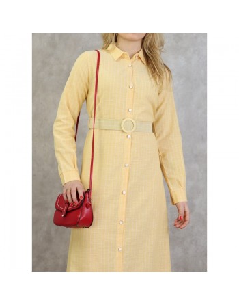 Robe-Chemise en coton à fines rayures blanches de couleur jaune paille avec ceinture assortie 