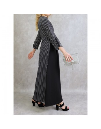 Robe longue avec de fines rayures de couleur noire 