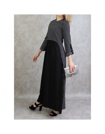 Robe longue avec de fines rayures de couleur noire 