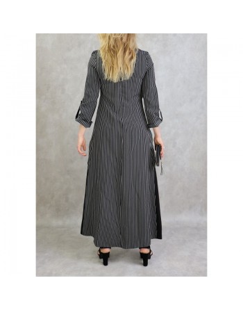 Robe longue avec de fines rayures de couleur noire 
