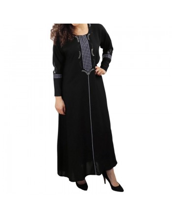 Abaya Dubai moderne et chic avec losanges brodés et strass 