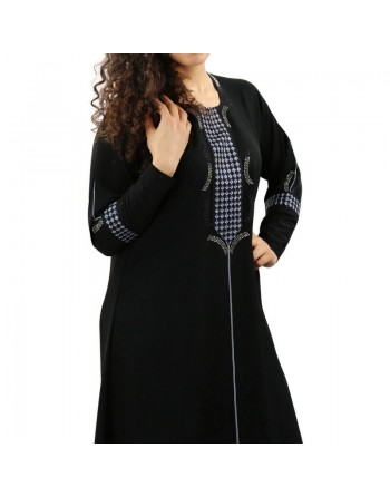 Abaya Dubai moderne et chic avec losanges brodés et strass 