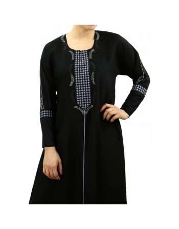 Abaya Dubai moderne et chic avec losanges brodés et strass 