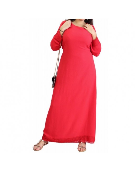 Robe rouge vermeil avec finition en dentelle Robe rouge vermeil avec finition en dentelle