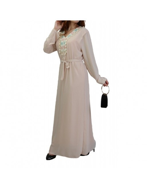 Robe longue avec broderies et pompons - Couleur rose clair Robe longue avec broderies et pompons - Couleur rose clair