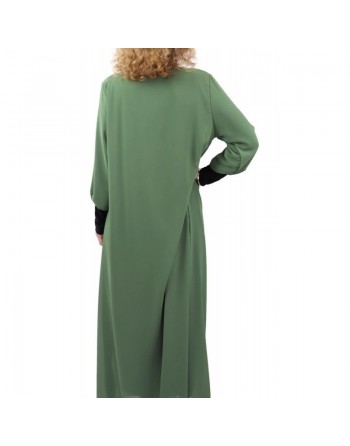 Robe longue fluide avec un joli collier - Couleur Vert 