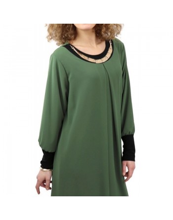Robe longue fluide avec un joli collier - Couleur Vert 