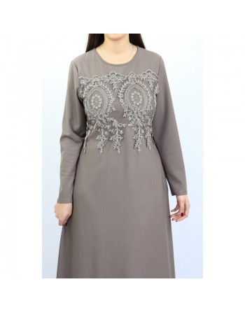Robe femme avec broderie sur le devant, ceinture et poches (Plusieurs couleurs disponibles) 