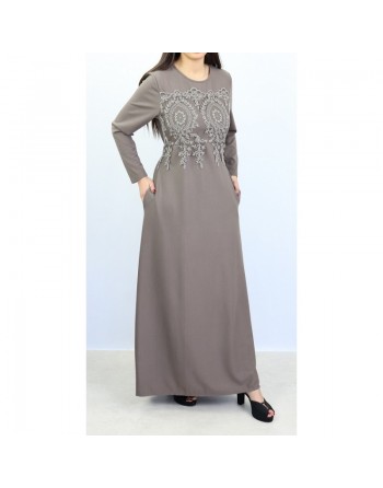 Robe femme avec broderie sur le devant, ceinture et poches (Plusieurs couleurs disponibles) 