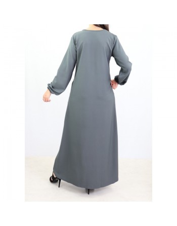 Robe longue sobre ample évasée pour femme - Marque Amelis Paris Paris (Gamme Modest Fashion) 