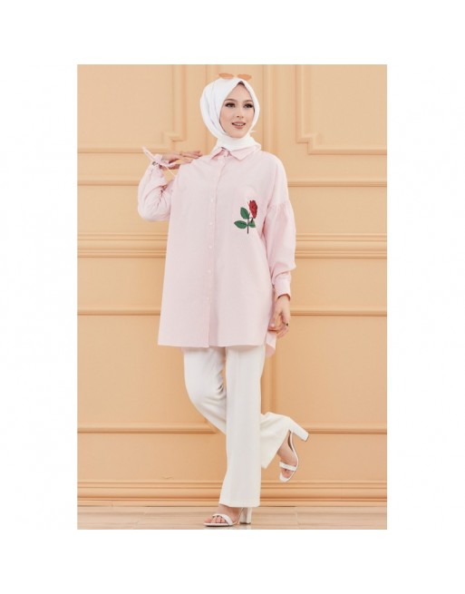 Chemise-Tunique motif fleur (Vêtement pour femme voilée) - Couleur des rayures : rose poudré Chemise-Tunique motif fleur (Vêtement pour femme voilée) - Couleur des rayures : rose poudré