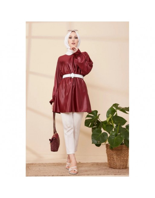 Tunique en skaï (simili cuir) pour femme (Vêtement chic et moderne pour hijab) - Couleur Bordeaux Tunique en skaï (simili cuir) pour femme (Vêtement chic et moderne pour hijab) - Couleur Bordeaux