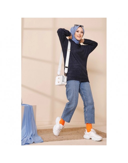 Sweat femme avec capuche brodé "Champion" (Saison Automne Hiver) - Couleur bleu marine Sweat femme avec capuche brodé "Champion" (Saison Automne Hiver) - Couleur bleu marine