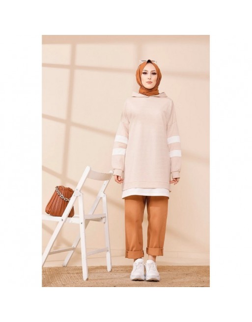 Tunique décontractée avec capuche (Sweat long pour hijab) - Couleur beige avec bandes blanches Tunique décontractée avec capuche (Sweat long pour hijab) - Couleur beige avec bandes blanches