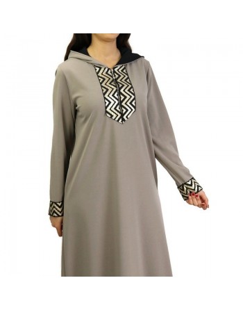 Robe longue type abaya marocaine pour femme avec capuche et motifs dorés - Couleur taupe 