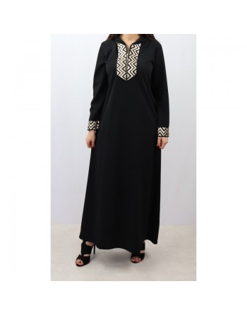 Robe longue type abaya marocaine pour femme avec capuche et motifs dorés - Couleur noire 