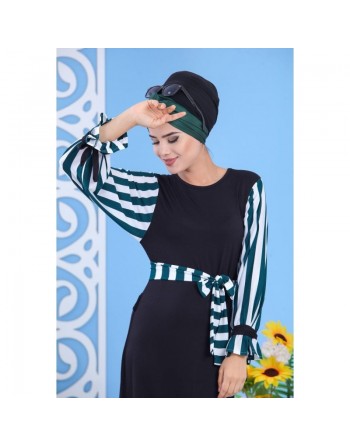 Robe pas chère de couleur noire avec manches à rayures noires et blanches pour femme 