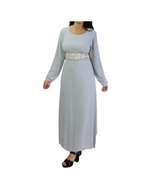 Robe longue fluide avec broderies blanches et dorées pour femme - Couleur gris clair Robe longue fluide avec broderies blanches et dorées pour femme - Couleur gris clair