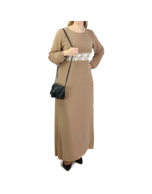 Robe longue fluide avec broderies blanches et dorées pour femme - Couleur Taupe Robe longue fluide avec broderies blanches et dorées pour femme - Couleur Taupe