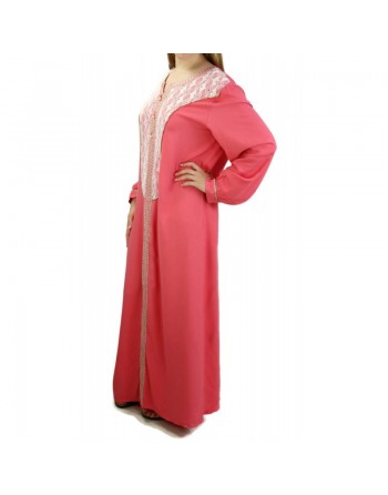 Robe à manches longues et broderies couleur rose saumon 