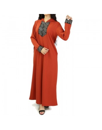 Robe longue type djellaba marocaine moderne avec capuche et motifs dorés - Couleur rouille 