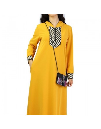 Robe longue type abaya marocaine moderne avec capuche et motifs dorés pour femme - Couleur jaune moutarde 