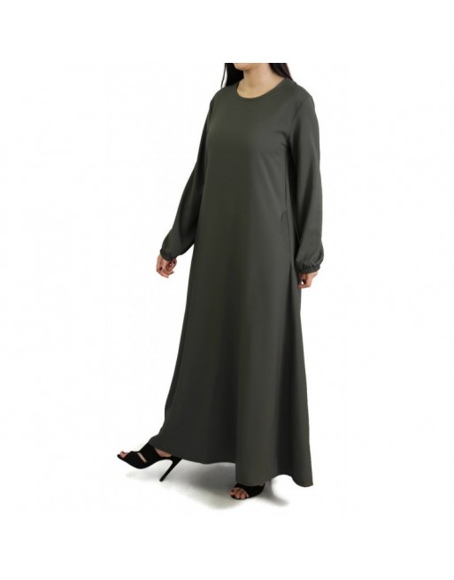 Robe longue sobre ample évasée pour femme - Marque Amelis Paris - Couleur kaki Robe longue sobre ample évasée pour femme - Marque Amelis Paris - Couleur kaki