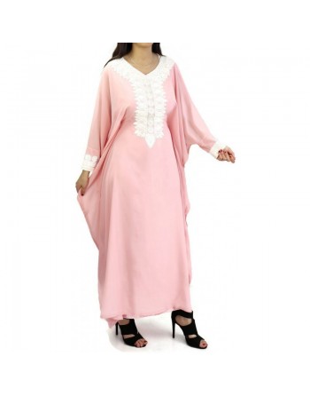 Robe de soirée orientale avec effet papillon décorée de broderies et de strass - Couleur rose clair 