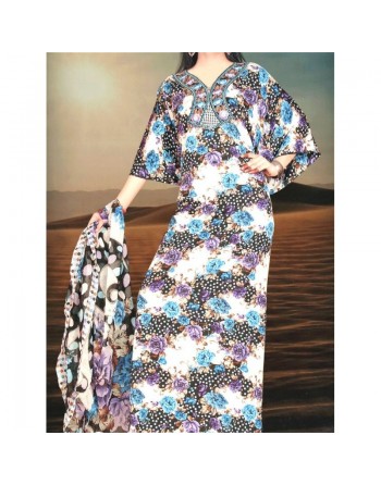 Robe orientale d'été btodée au niveau du col avec des motifs fleuris 